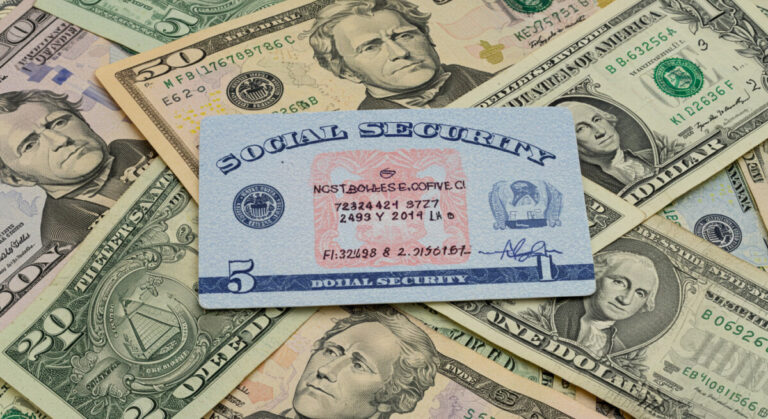 Elderly couple reviewing documents to maximize social security benefits