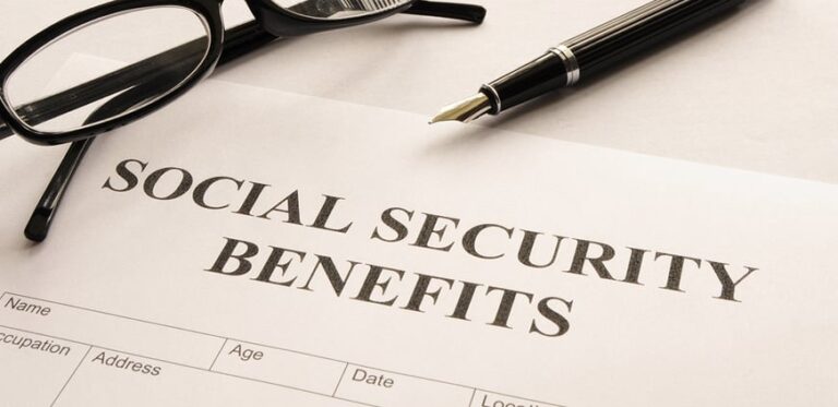 Green card holders discussing social security benefits eligibility